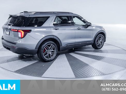 Used 2025 Ford Explorer ST-Line w/ ST-Line Street Pack AWD/4WD image 10