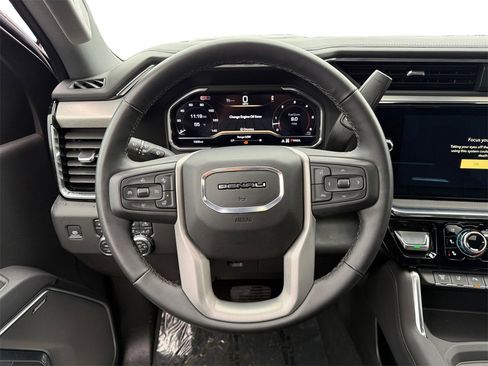 Used 2025 GMC Sierra 2500 Denali image 12