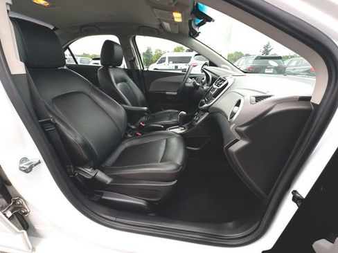 Used 2019 Chevrolet Sonic Premier FWD image 27