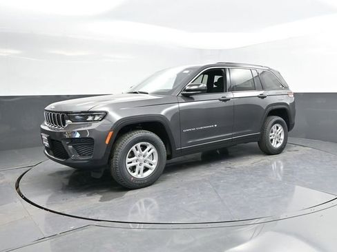 New 2025 Jeep Grand Cherokee Laredo AWD/4WD image 3