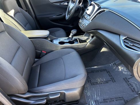 Used 2021 Chevrolet Malibu LT image 10