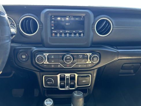 Used 2019 Jeep Wrangler Unlimited Sahara w/ Dual Top Group image 18