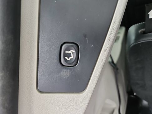 Used 2019 Dodge Grand Caravan SXT FWD image 19