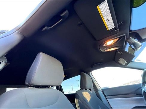 Certified 2025 Jeep Compass Sport image 17