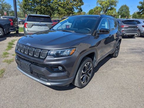 Used 2022 Jeep Compass Limited AWD/4WD image 3