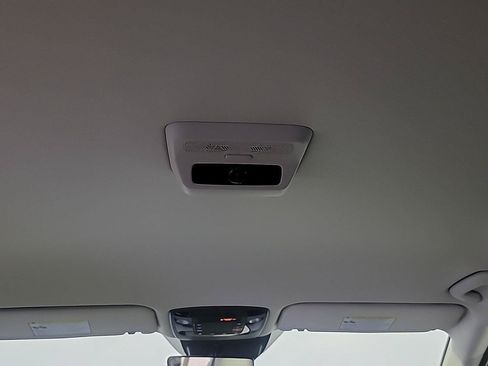 Used 2026 Kia Carnival EX FWD image 23