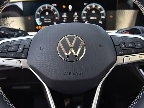 New 2026 Volkswagen Tiguan SE AWD/4WD image 18