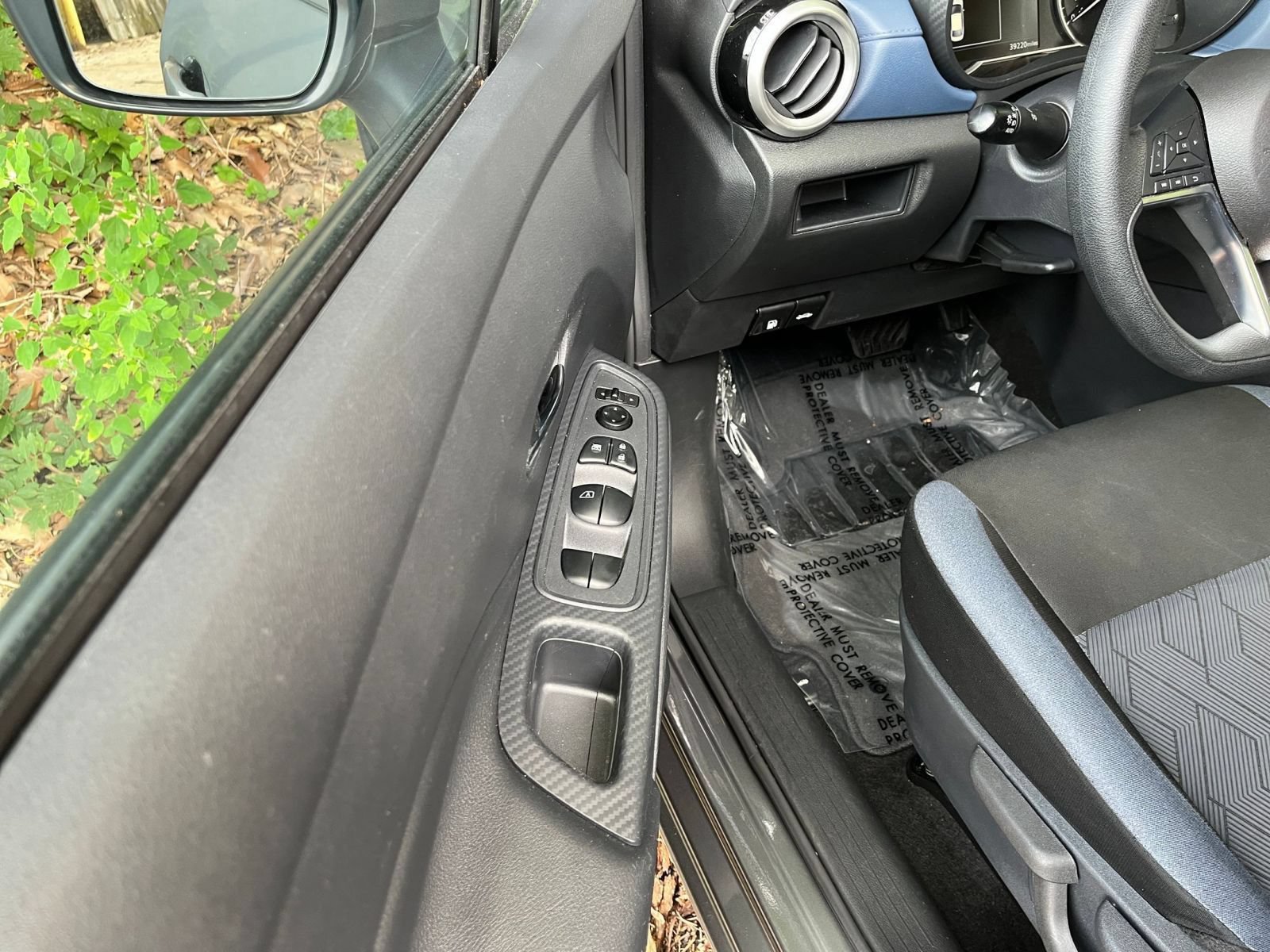 Used 2025 Nissan Versa SV FWD image 21