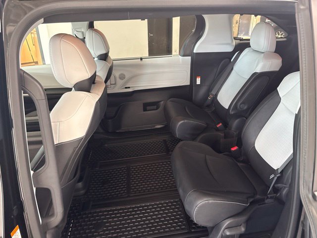 Used 2026 Toyota Sienna AWD image 18