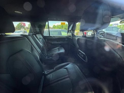Used 2023 Ford Expedition Limited AWD/4WD image 4