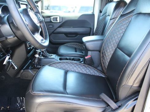 Used 2023 Jeep Wrangler Unlimited Sahara AWD/4WD image 33