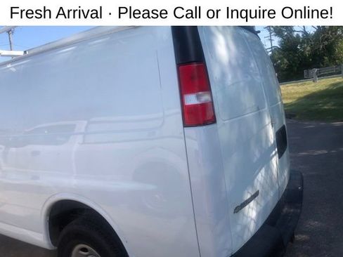 Used 2018 Chevrolet Express 2500 w/ Driver Convenience Package RWD image 3