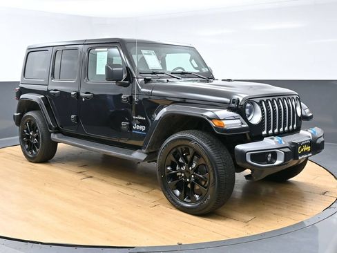 Used 2023 Jeep Wrangler Unlimited Sahara w/ Cold Weather Group AWD/4WD image 3