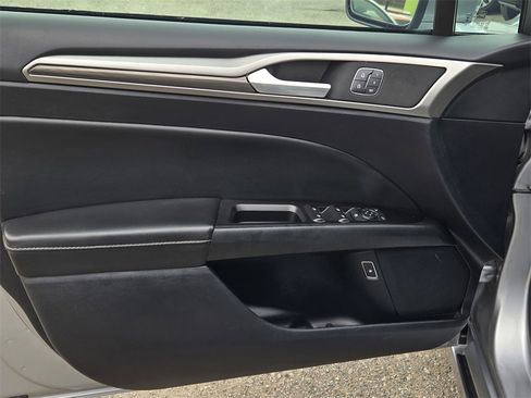 Used 2020 Ford Fusion SEL image 10