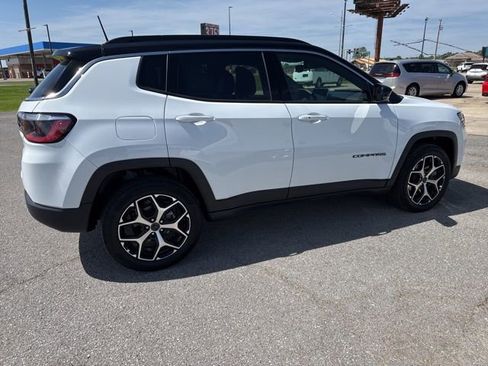 Used 2025 Jeep Compass Limited AWD/4WD image 10