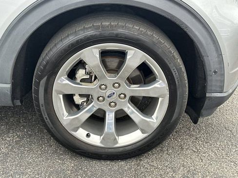 Used 2020 Ford Explorer Platinum w/ Premium Technology Package image 16