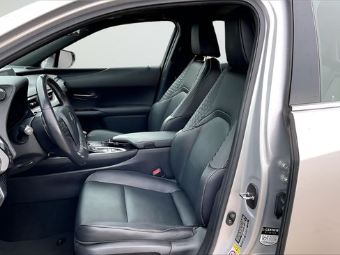 Used 2019 Lexus UX 200 w/ Premium Package FWD image 17