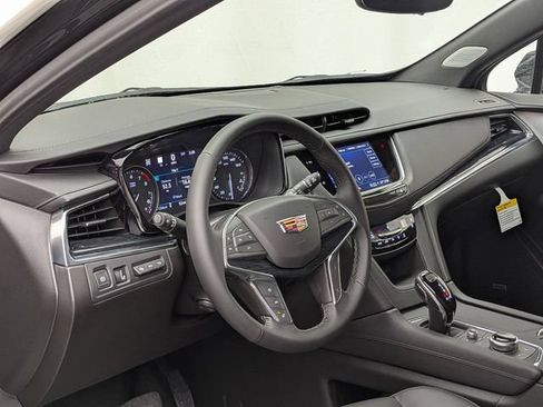 Used 2026 Cadillac XT5 Premium Luxury w/ Driver Assist Package AWD/4WD image 9