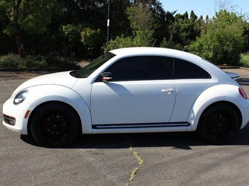 Used 2012 Volkswagen Beetle 2.0T FWD image 7