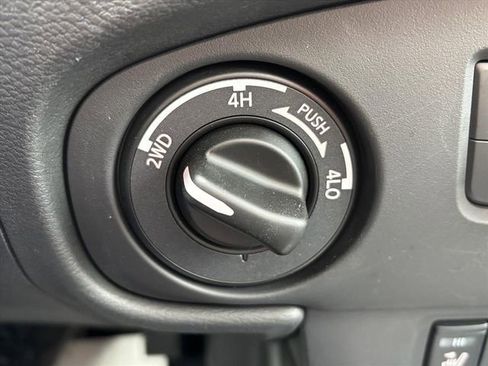 Used 2024 Nissan Frontier SL w/ Technology Package image 17