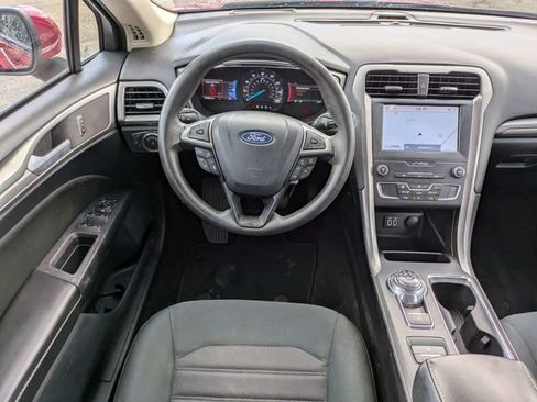 Used 2020 Ford Fusion SE FWD image 15