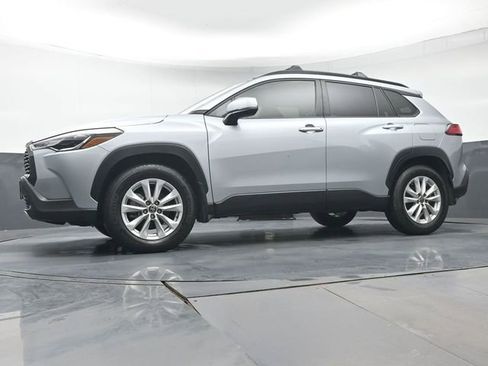 Certified 2024 Toyota Corolla Cross LE image 32