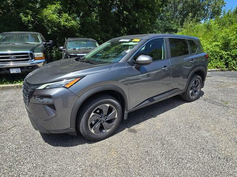 Used 2026 Nissan Rogue SV FWD image 2