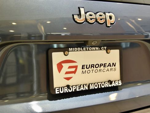 Used 2019 Jeep Cherokee Limited image 9