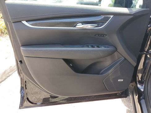 Used 2021 Cadillac XT6 Premium Luxury image 17