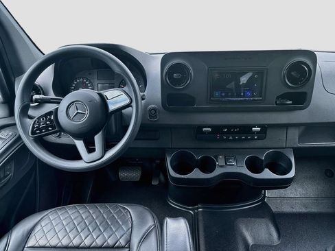 Used 2023 Mercedes-Benz Sprinter 3500 image 32