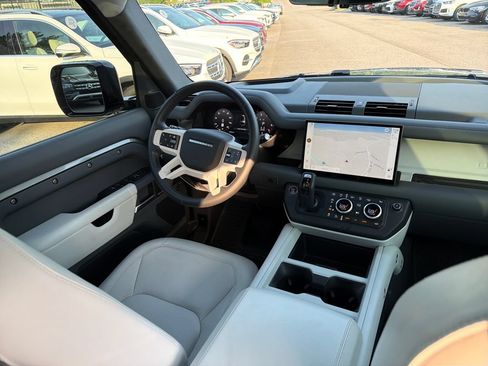 Used 2025 Land Rover Defender 130 X-Dynamic SE AWD/4WD image 42
