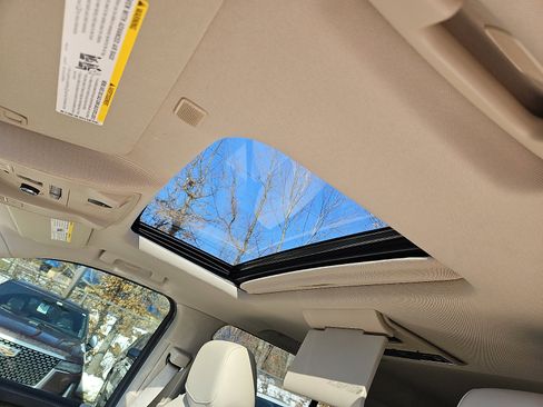 Used 2018 Cadillac Escalade Premium Luxury image 15