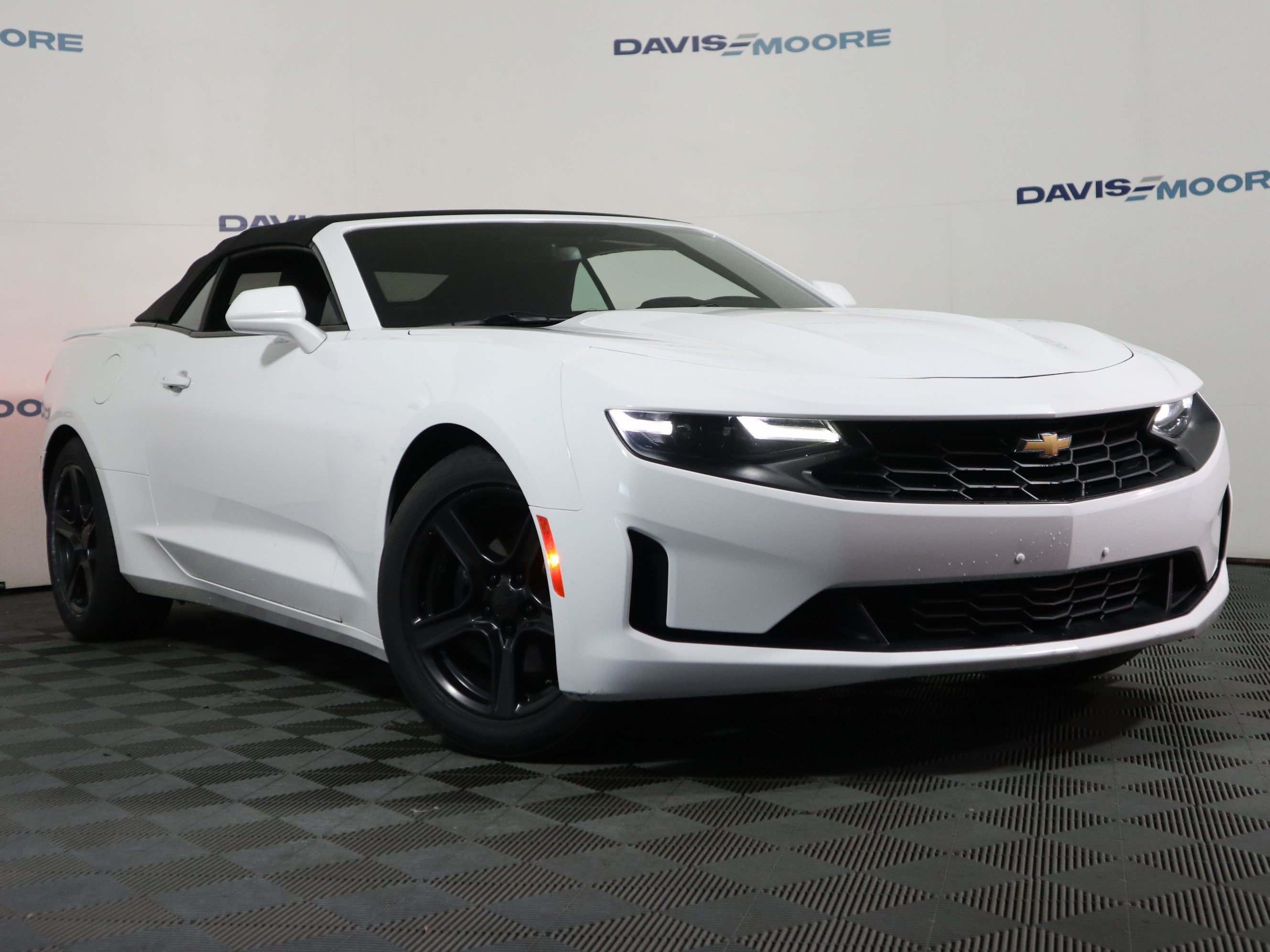 Used 2020 Chevrolet Camaro LT RWD image 2
