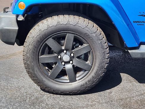 Used 2015 Jeep Wrangler Unlimited Sahara AWD/4WD image 14