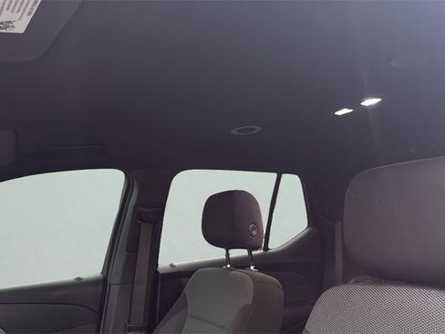 Used 2023 Chevrolet Traverse LT image 10