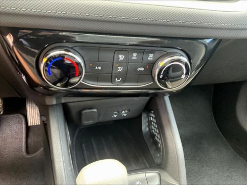 Used 2025 Chevrolet TrailBlazer LT FWD image 15