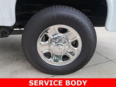 Used 2024 RAM 2500 Tradesman w/ Chrome Appearance Group image 32