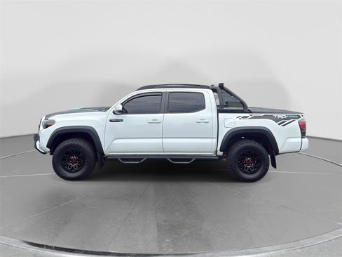 Used 2017 Toyota Tacoma TRD Pro AWD/4WD image 2
