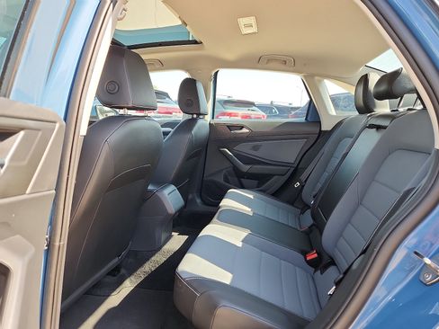 Used 2025 Volkswagen Jetta SE w/ Sunroof Package FWD image 12