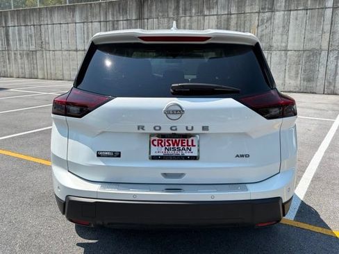 Certified 2025 Nissan Rogue SV AWD/4WD image 6
