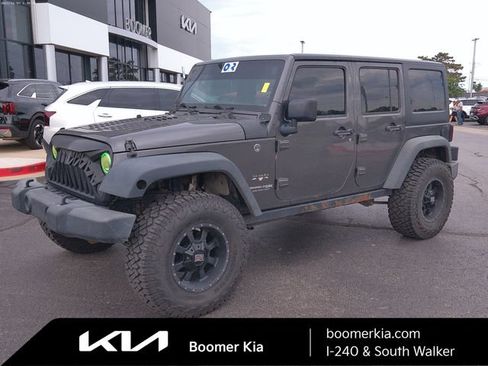 Used 2018 Jeep Wrangler Unlimited Sahara AWD/4WD image 1