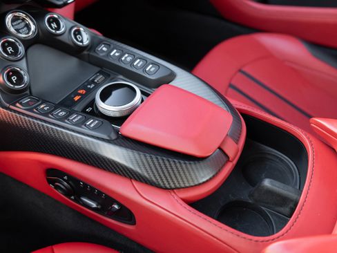 Used 2023 Aston Martin V8 Vantage Coupe image 26