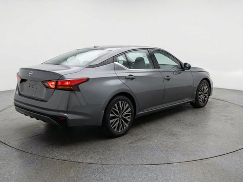 Used 2025 Nissan Altima 2.5 SV FWD image 9