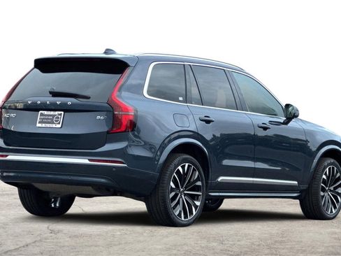 Certified 2025 Volvo XC90 B6 Plus image 3