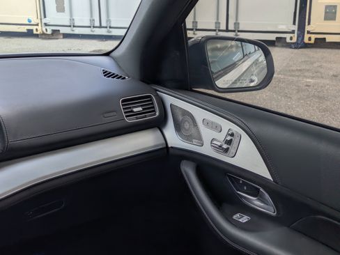 Used 2025 Mercedes-Benz GLE 450e 4MATIC image 18