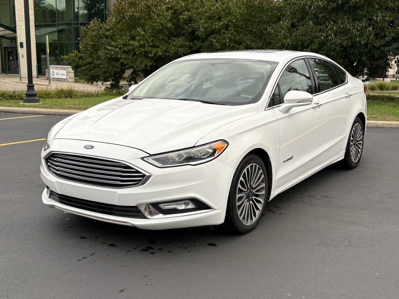 Used 2018 Ford Fusion Titanium FWD image 3