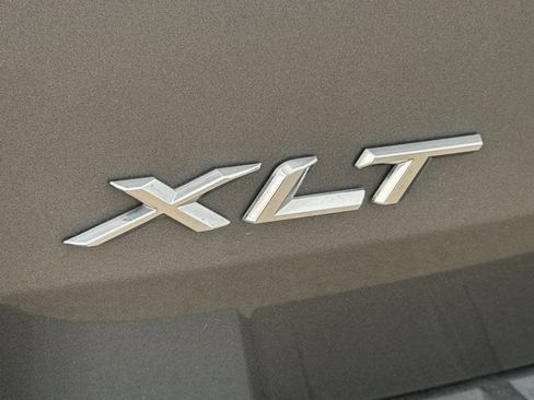 Used 2024 Ford Explorer XLT AWD/4WD image 11
