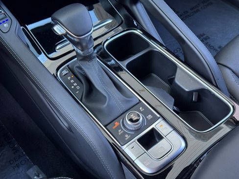 Used 2025 Kia Telluride EX w/ EX Captain's Chair Package AWD/4WD image 31