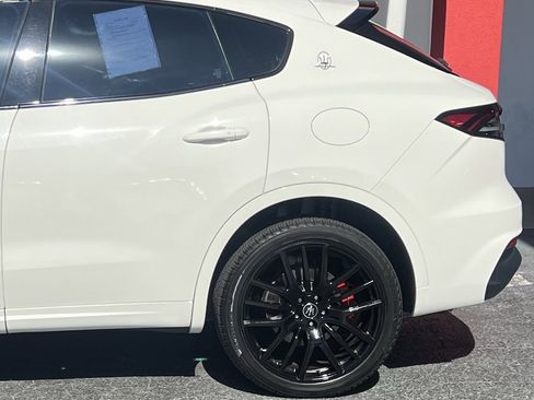 Used 2021 Maserati Levante image 7