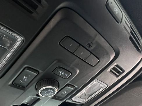 Used 2021 GMC Yukon XL Denali w/ Denali Premium Package image 33